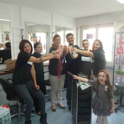Coiffeurkurs – Formação de cabeleireiros – Formación de Peluquera – Formazione per parrucchieri – Hairdresser Training Course Coiffeurkurs - Formação de cabeleireiros - Formación de Peluquera - Formazione per parrucchieri - Hairdresser Training Course
